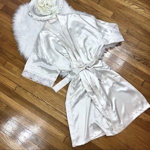 Dior Intimates & Sleepwear - 🌹Vtg Christian Dior Silky Pearl Robe S/M🌹 Dior Intimates & Sleepwear - 🌹Vtg Christian Dior Silky Pearl Robe S/M🌹